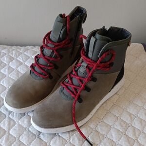 NWOT Bogs Juniper Hikers Boots